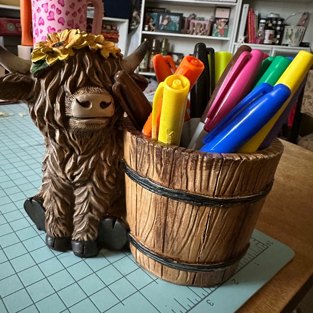 Viral Highland Cow pencil cup/flower pot
